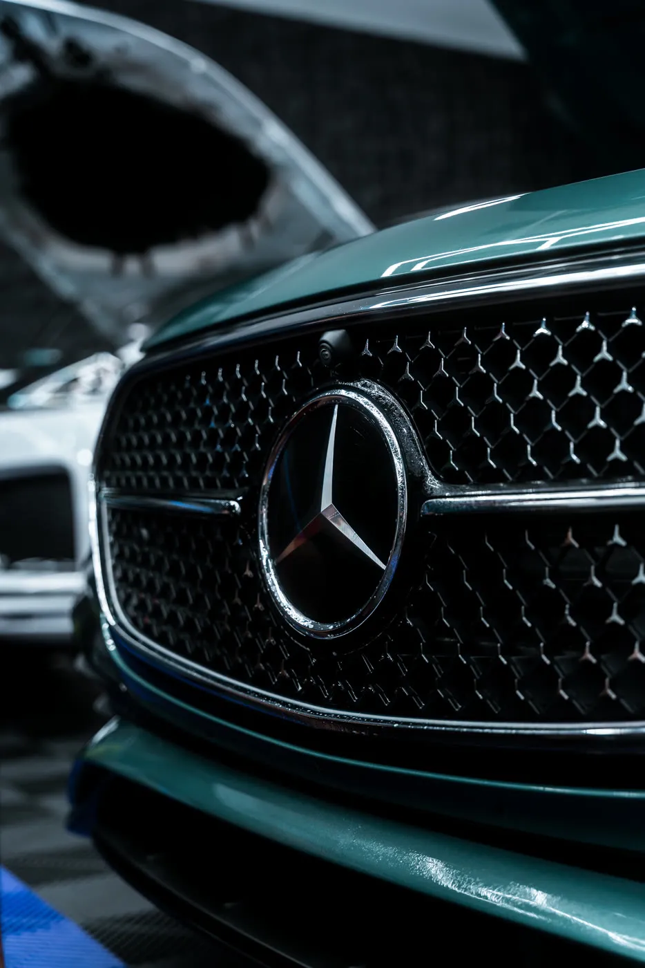 MERCEDES E-CLASS - asset 1
