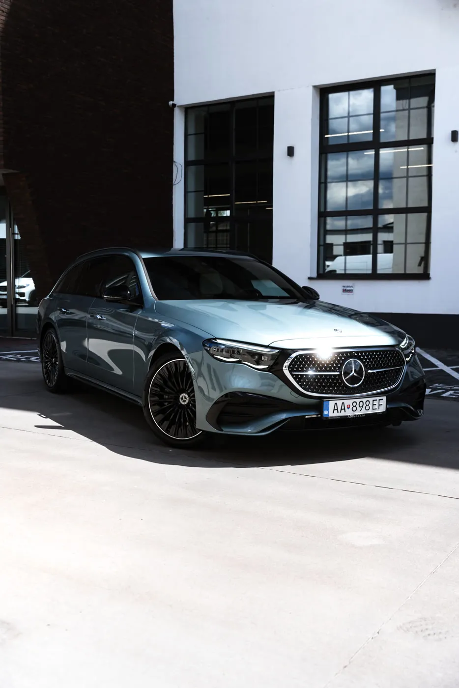 MERCEDES E-CLASS - asset 12